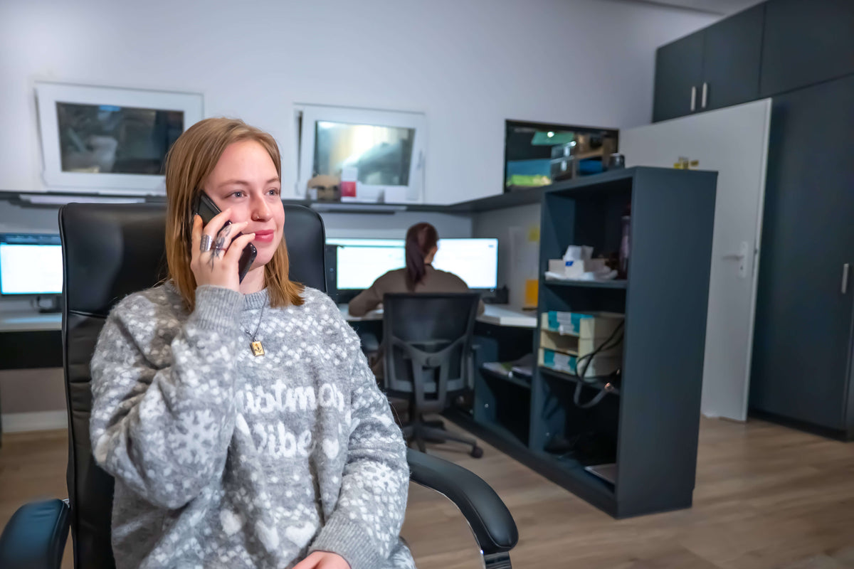 Canapuff Customer Service - Person on a Phone