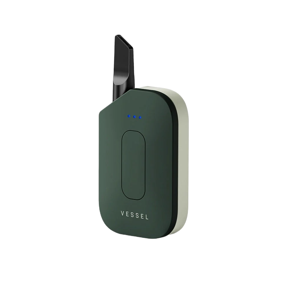 Vape-пристрій Vessel Compass Rise у кольорі sage green з чорним мундштуком і зарядною кліпсою